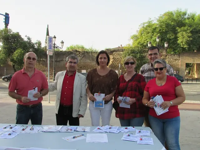 COMPAÑEROS DE ACOJER EN LAS MESAS INFORMATIVAS JUNTO A LA COORDINADORA DEL IAM EN CORDOBA, ANA DÍAZ NAVARRETE