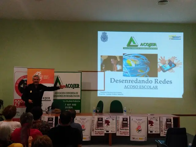 CONFERENCIA IMPARTIDA POR ANTONIO VALDIVIA MONTILLA, INSPECTOR EN COMISARÍA DEL CUERPO NACIONAL DE POLICÍA EN CÓRDOBA